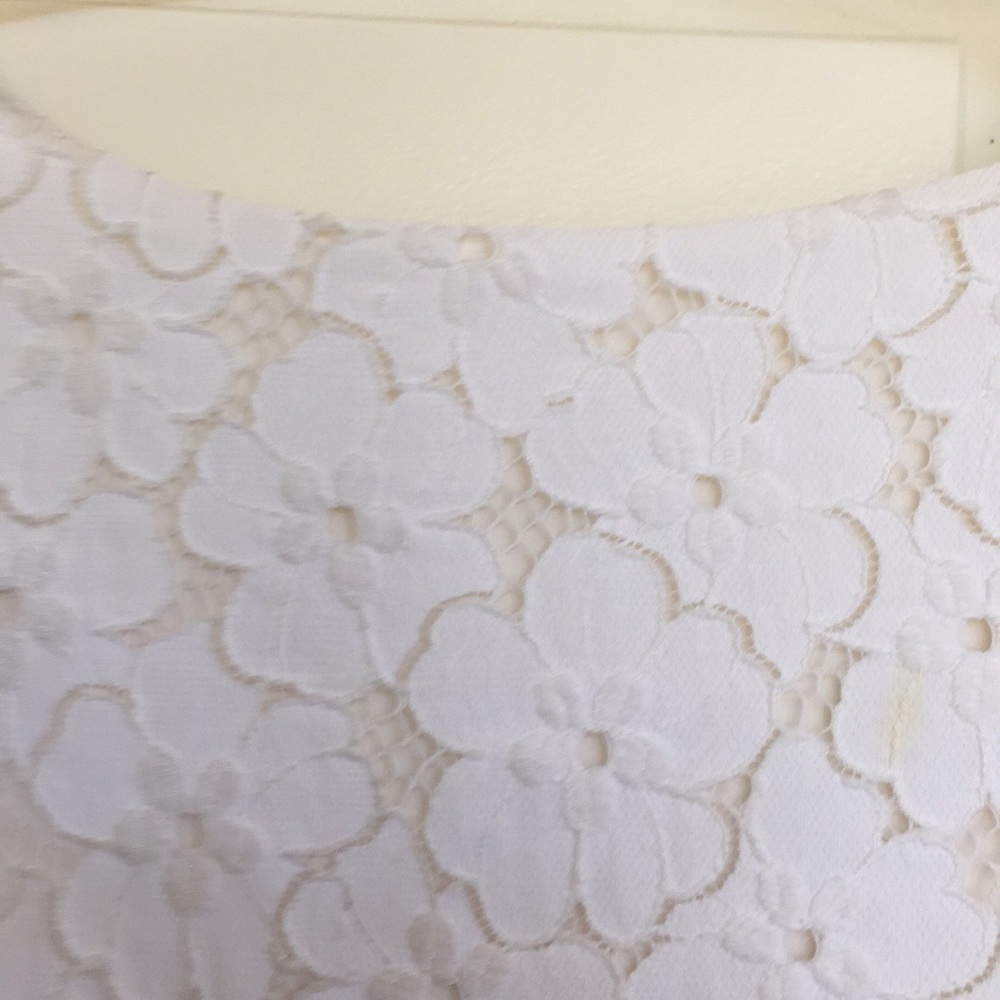 White lace Diane von Furstenberg dress. Size 8. - Picture 3 of 4